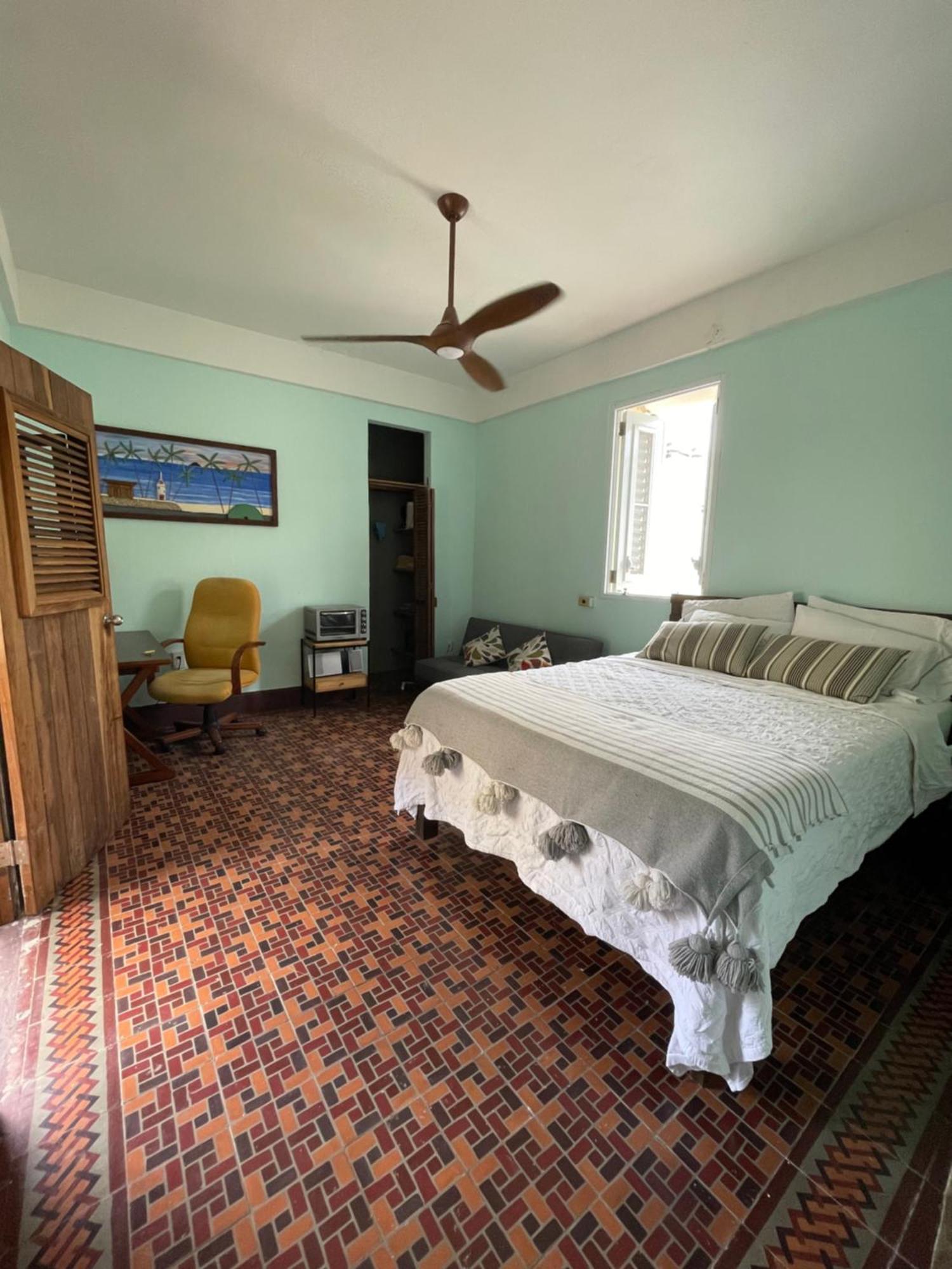 Fresh Tropical Colonial Style Walk-Up- Rooftop Terrace- Beach View ซานฮวน ภายนอก รูปภาพ