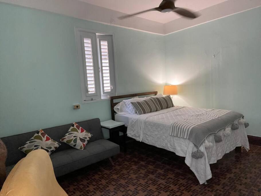 Fresh Tropical Colonial Style Walk-Up- Rooftop Terrace- Beach View ซานฮวน ภายนอก รูปภาพ